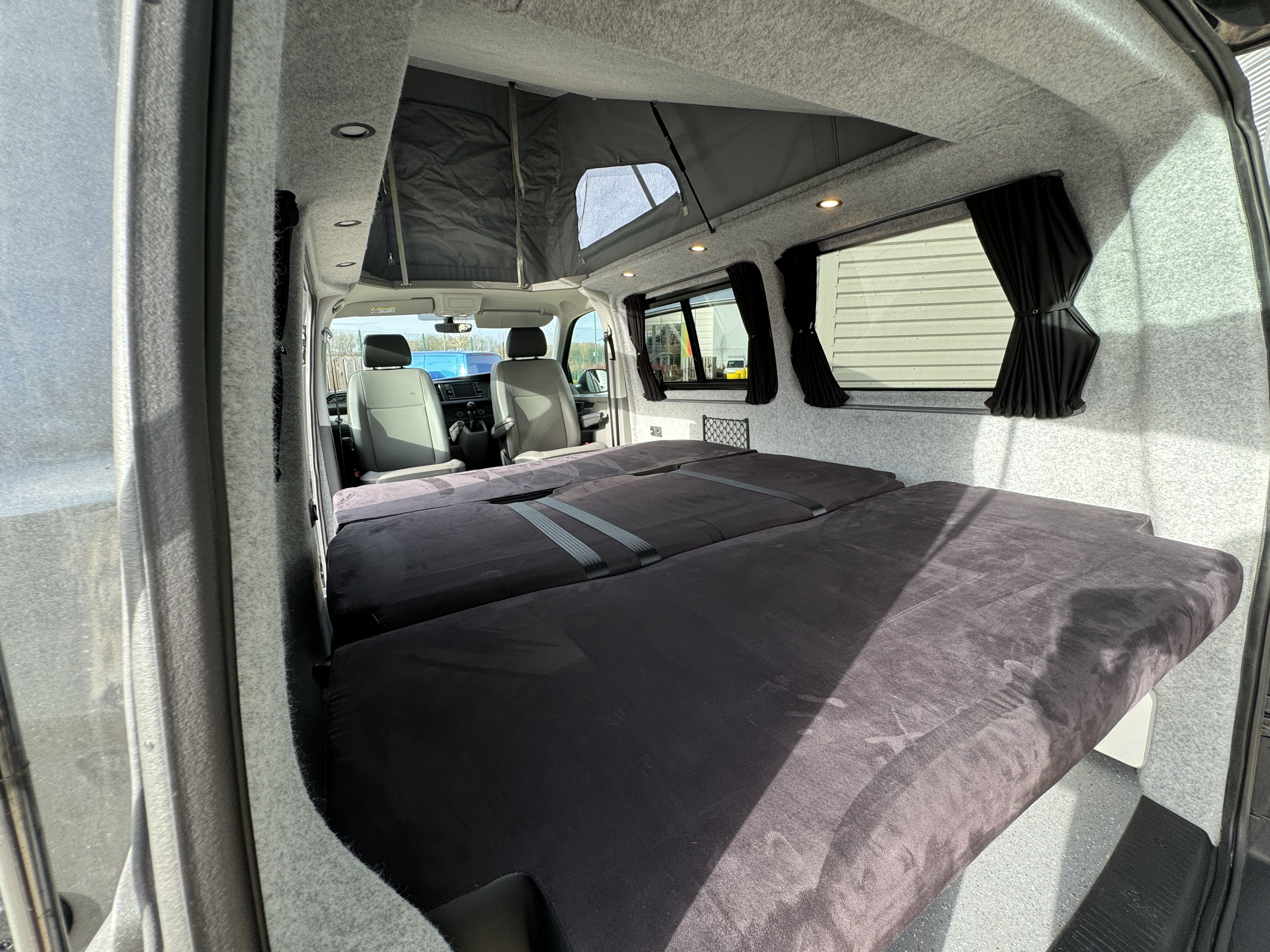 Volkswagen Transporter | 2.0 TDI T28 Manual SWB Euro 6 (150 ps) Day Van