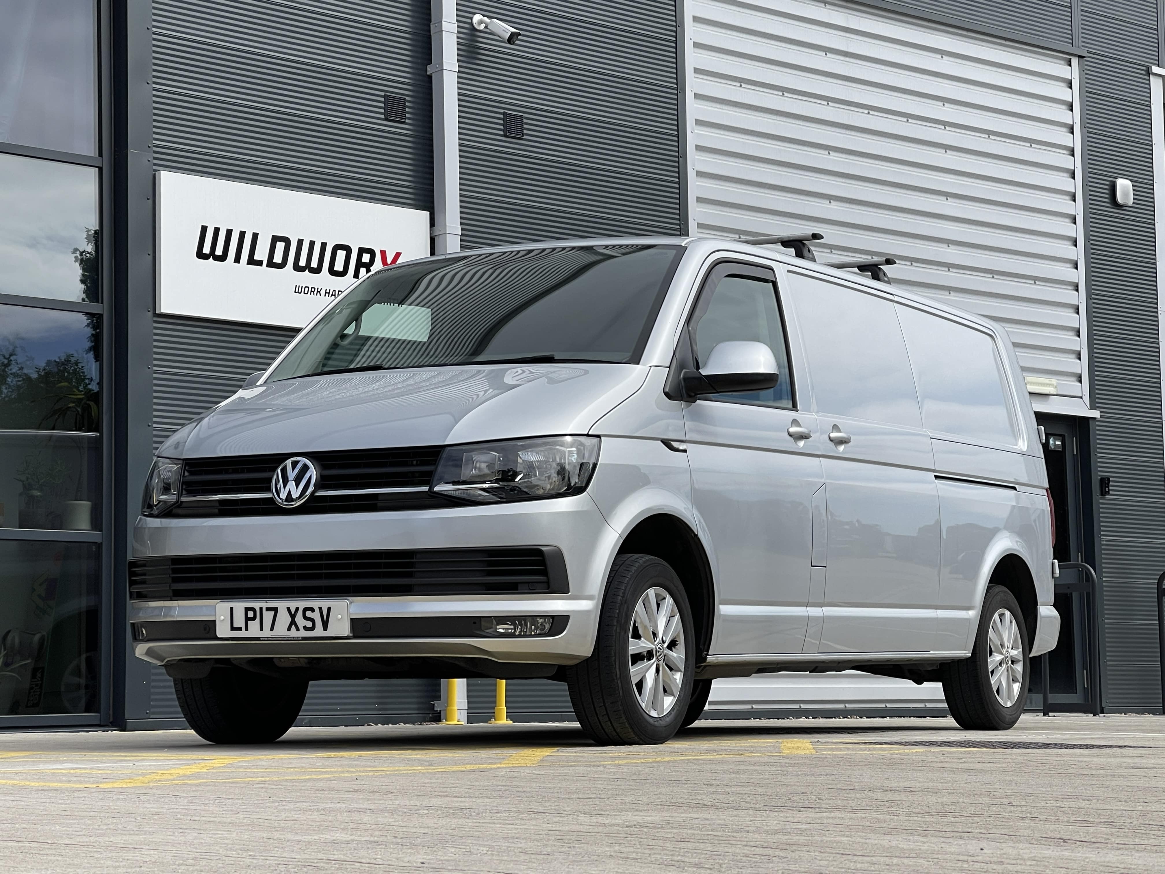 Volkswagen Transporter | 2.0 TDI T30 BlueMotion Tech Highline Panel Van 5dr Diesel Manual FWD LWB Euro 6 (s/s) (102 ps)