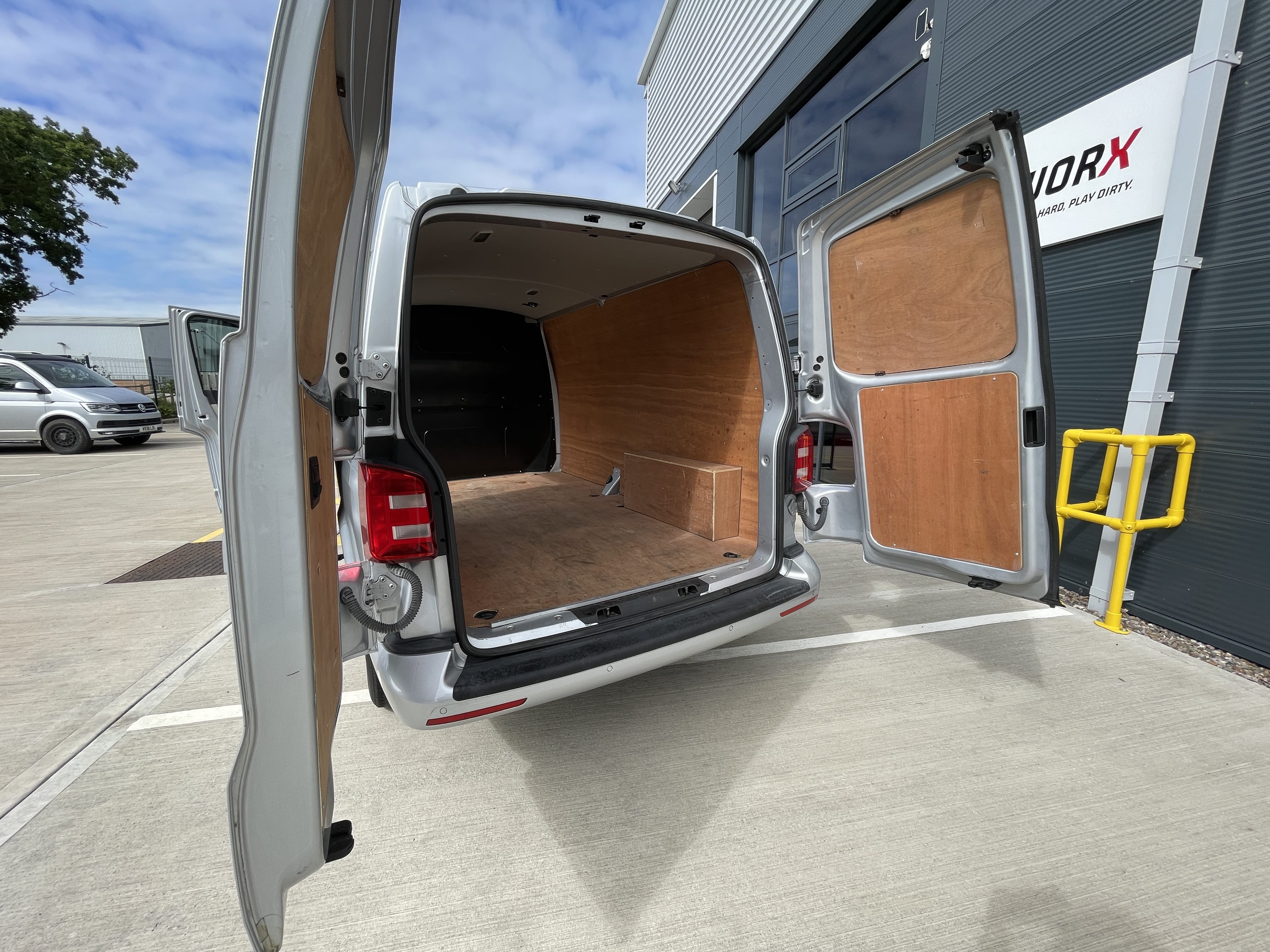 Volkswagen Transporter | 2.0 TDI T30 BlueMotion Tech Highline Panel Van 5dr Diesel Manual FWD LWB Euro 6 (s/s) (102 ps)