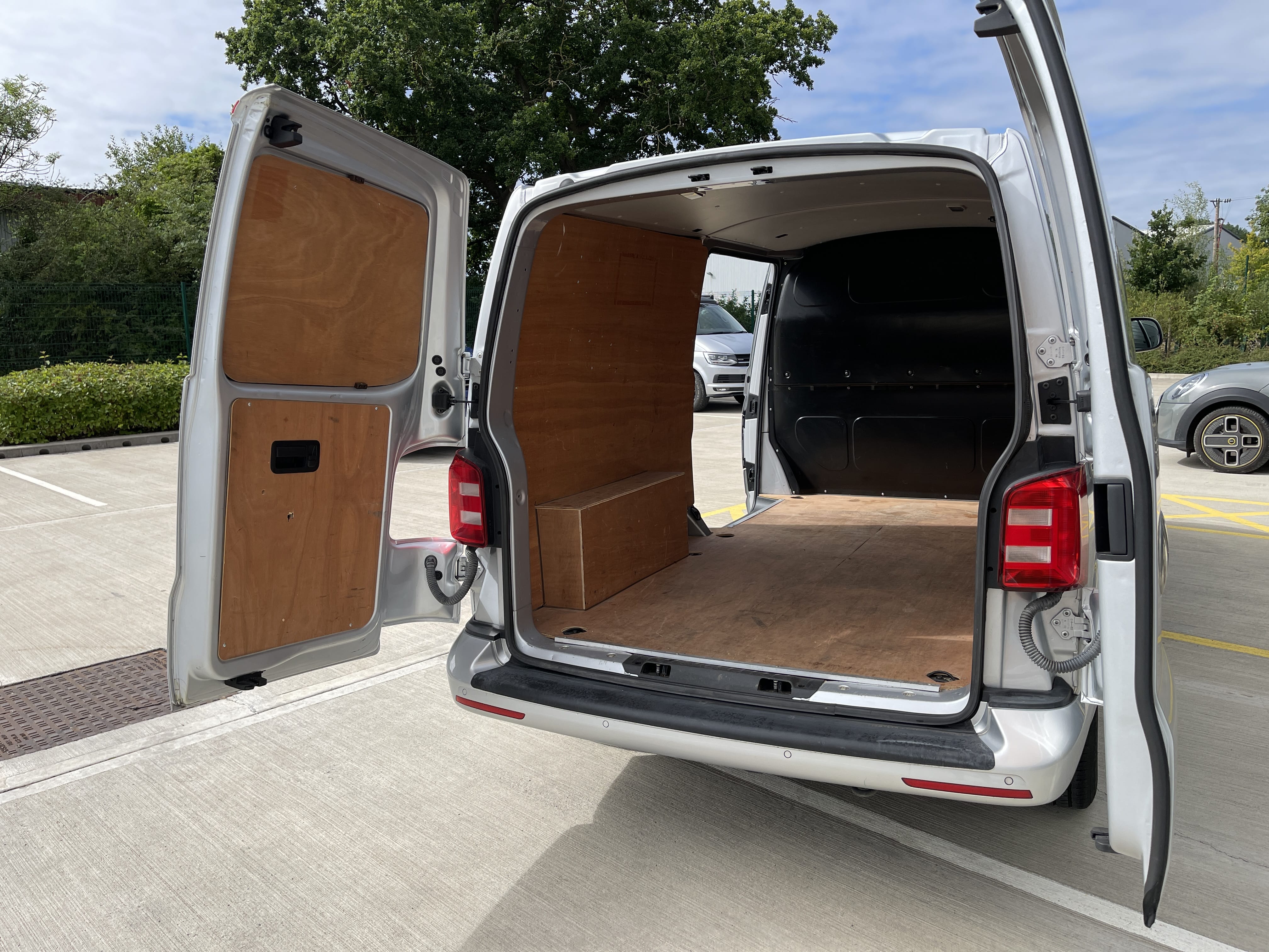 Volkswagen Transporter | 2.0 TDI T30 BlueMotion Tech Highline Panel Van 5dr Diesel Manual FWD LWB Euro 6 (s/s) (102 ps)