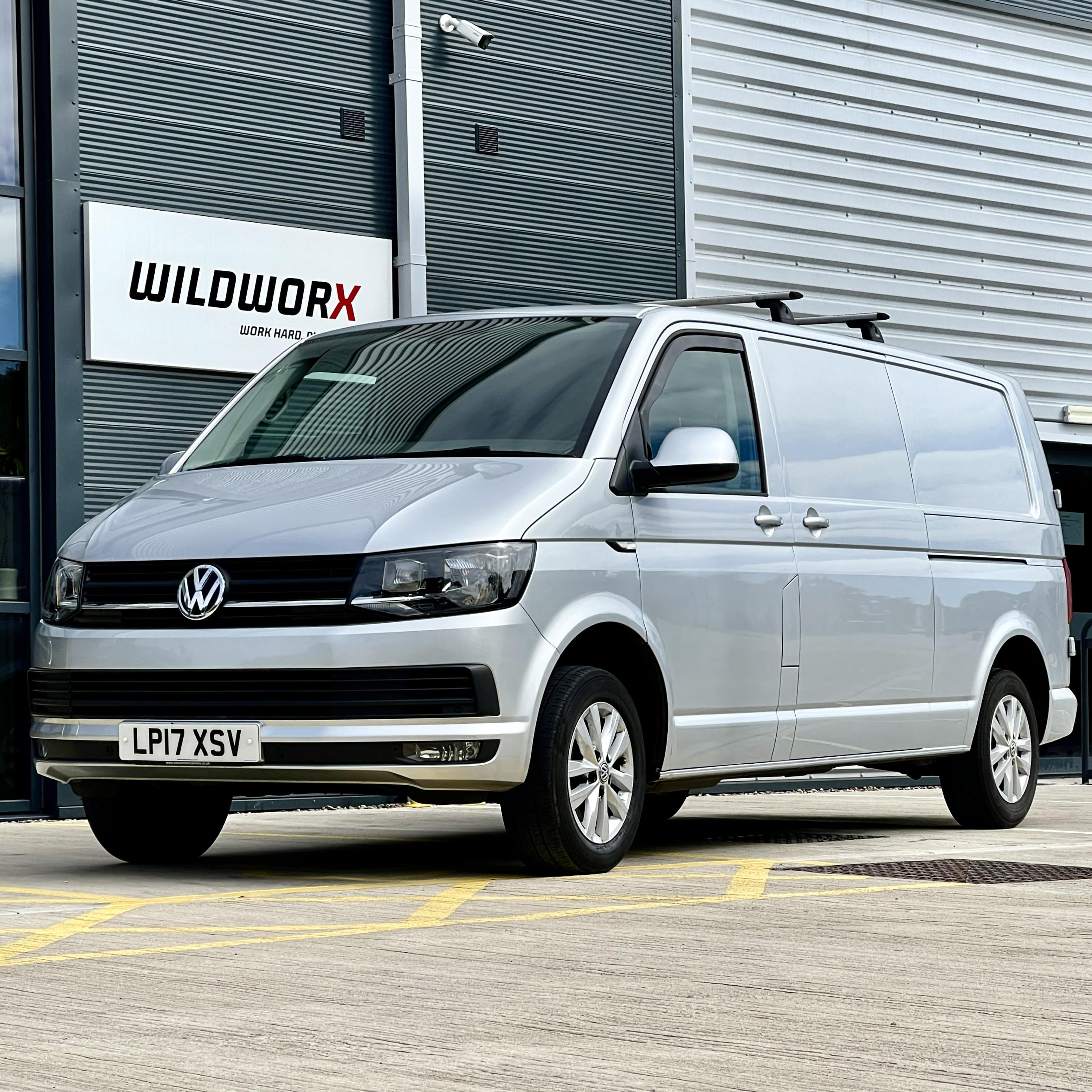 Volkswagen Transporter | 2.0 TDI T30 BlueMotion Tech Highline Panel Van 5dr Diesel Manual FWD LWB Euro 6 (s/s) (102 ps)