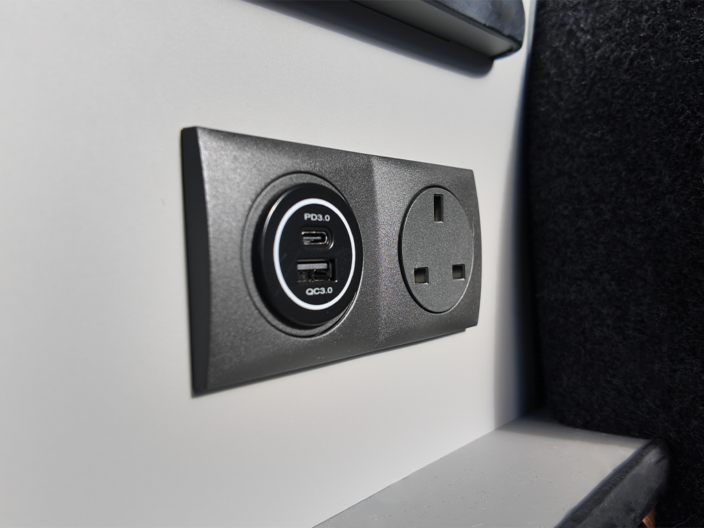 Volkswagen Transporter Sportline Black Edition Campervan