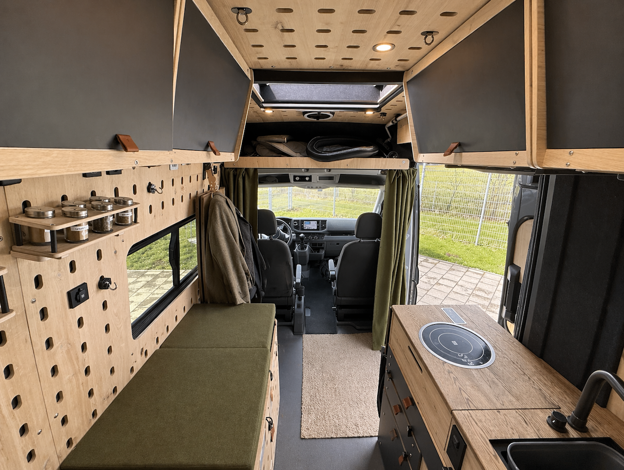 MAN TGE 4x4 Campervan (Cargo Clips Modular Conversion)