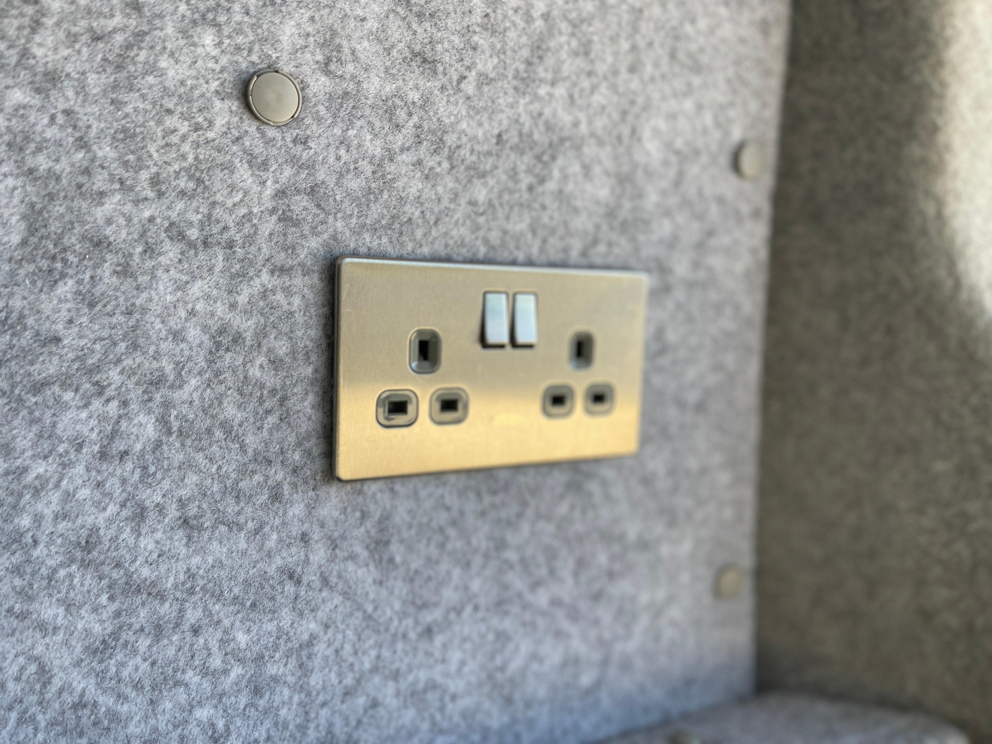 Volkswagen Transporter 2.0TDI (150ps) Kombi - Wildworx - Volkswagen Transporter 2.0TDI (150ps) Kombi