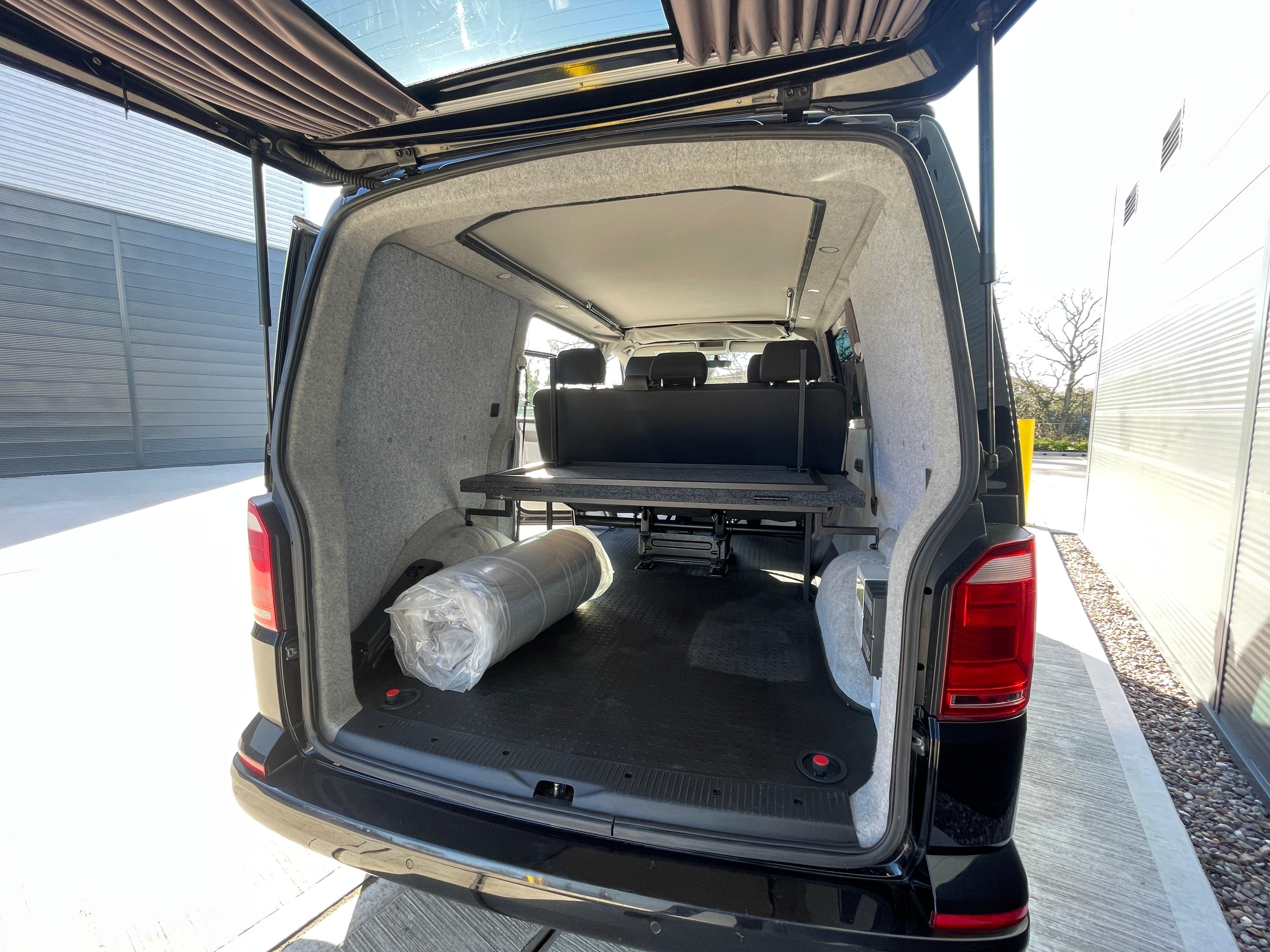 Volkswagen Transporter 2.0TDI (150ps) Kombi - Wildworx - Volkswagen Transporter 2.0TDI (150ps) Kombi