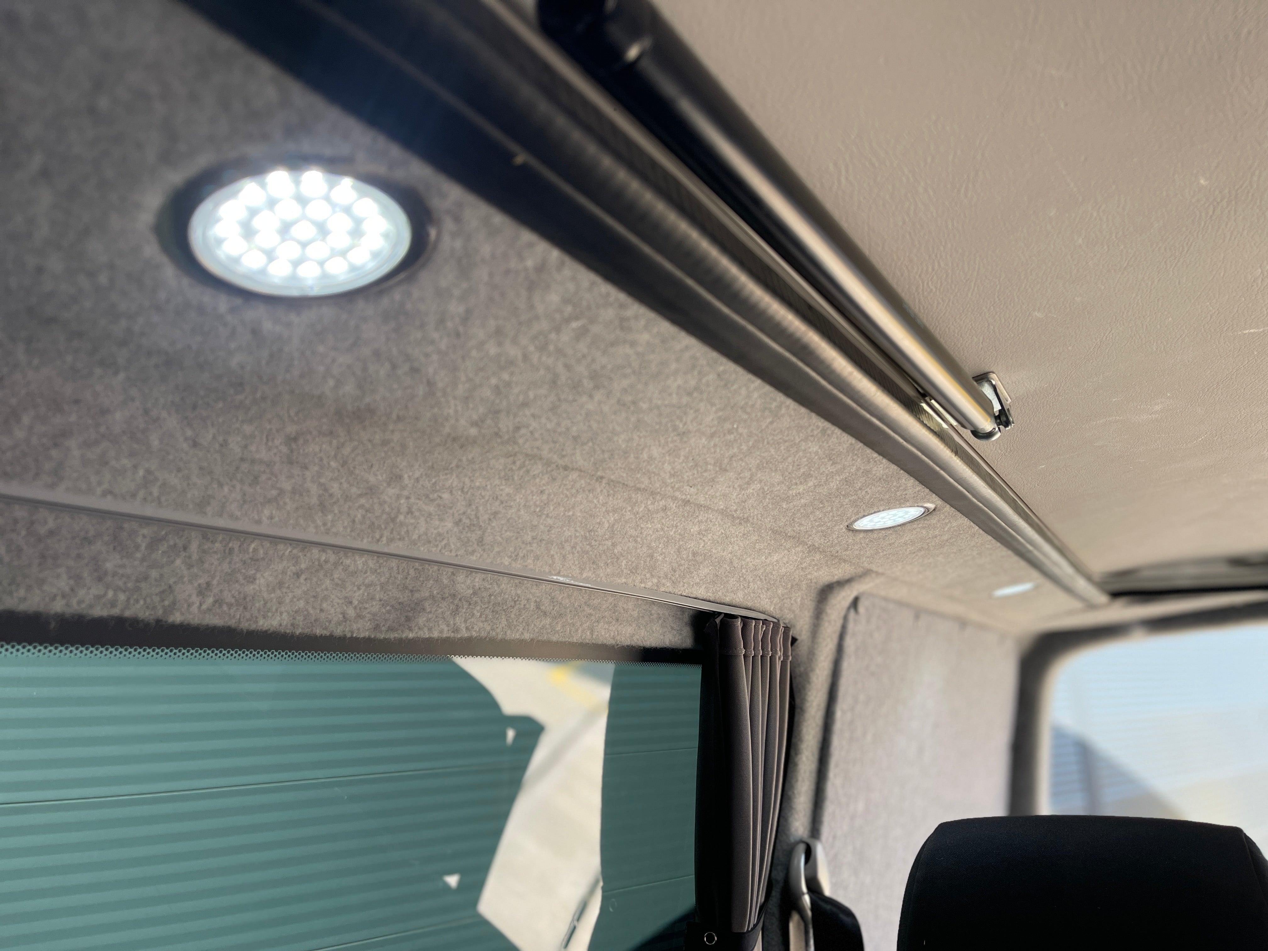 Volkswagen Transporter 2.0TDI (150ps) Kombi - Wildworx - Volkswagen Transporter 2.0TDI (150ps) Kombi