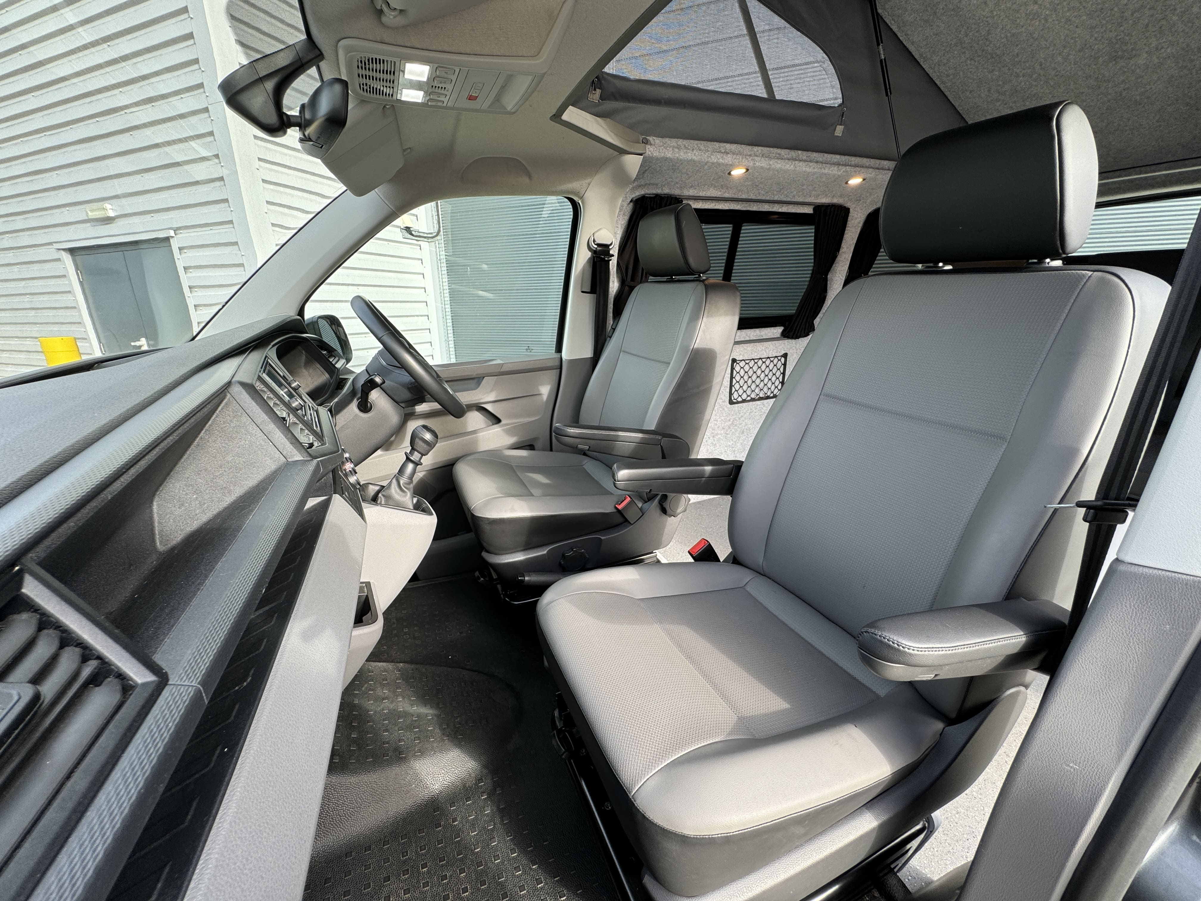 Volkswagen Transporter | 2.0 TDI T28 Manual SWB Euro 6 (150 ps) Day Van