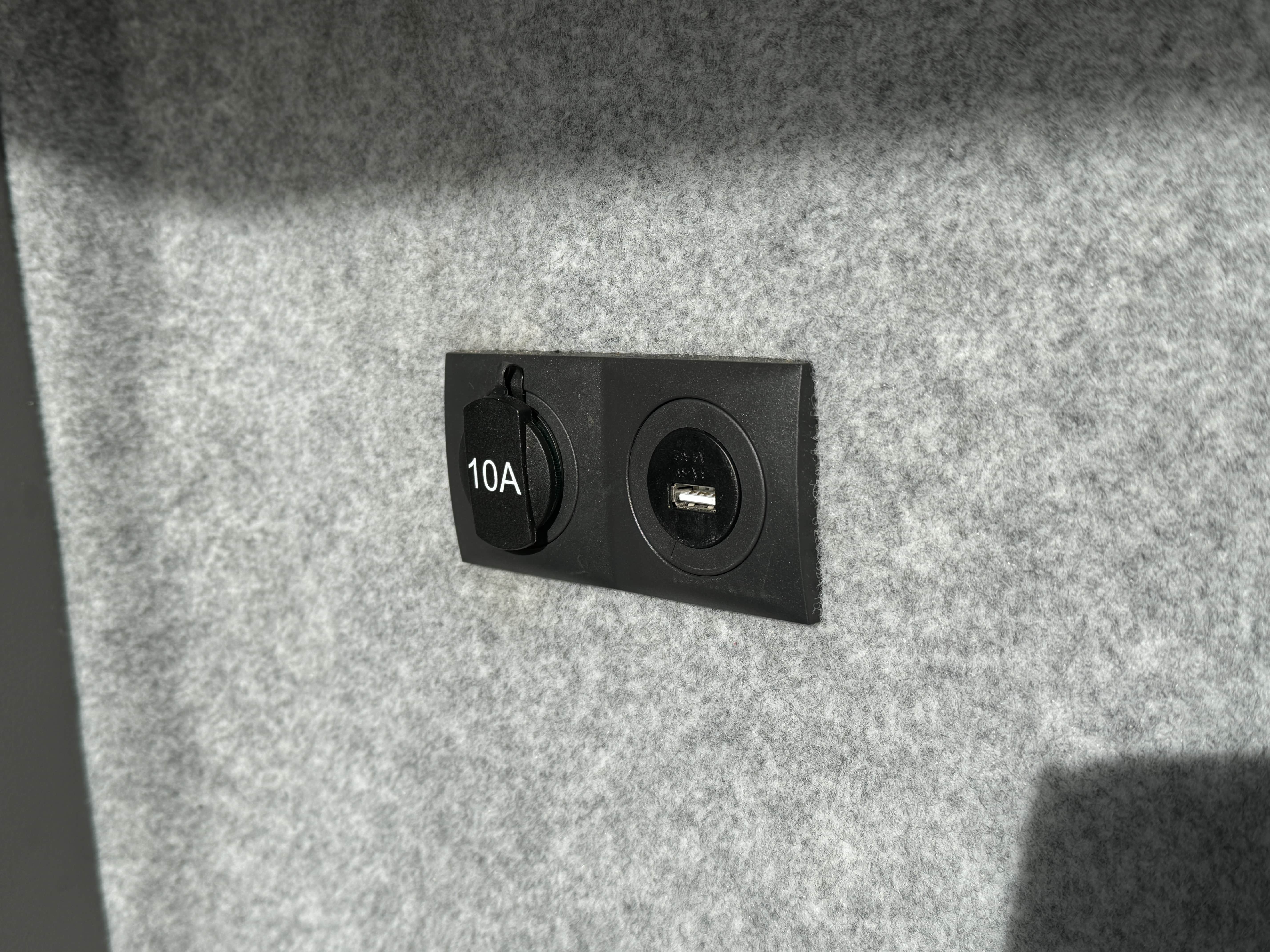 Volkswagen Transporter | 2.0 TDI T28 Manual SWB Euro 6 (150 ps) Day Van