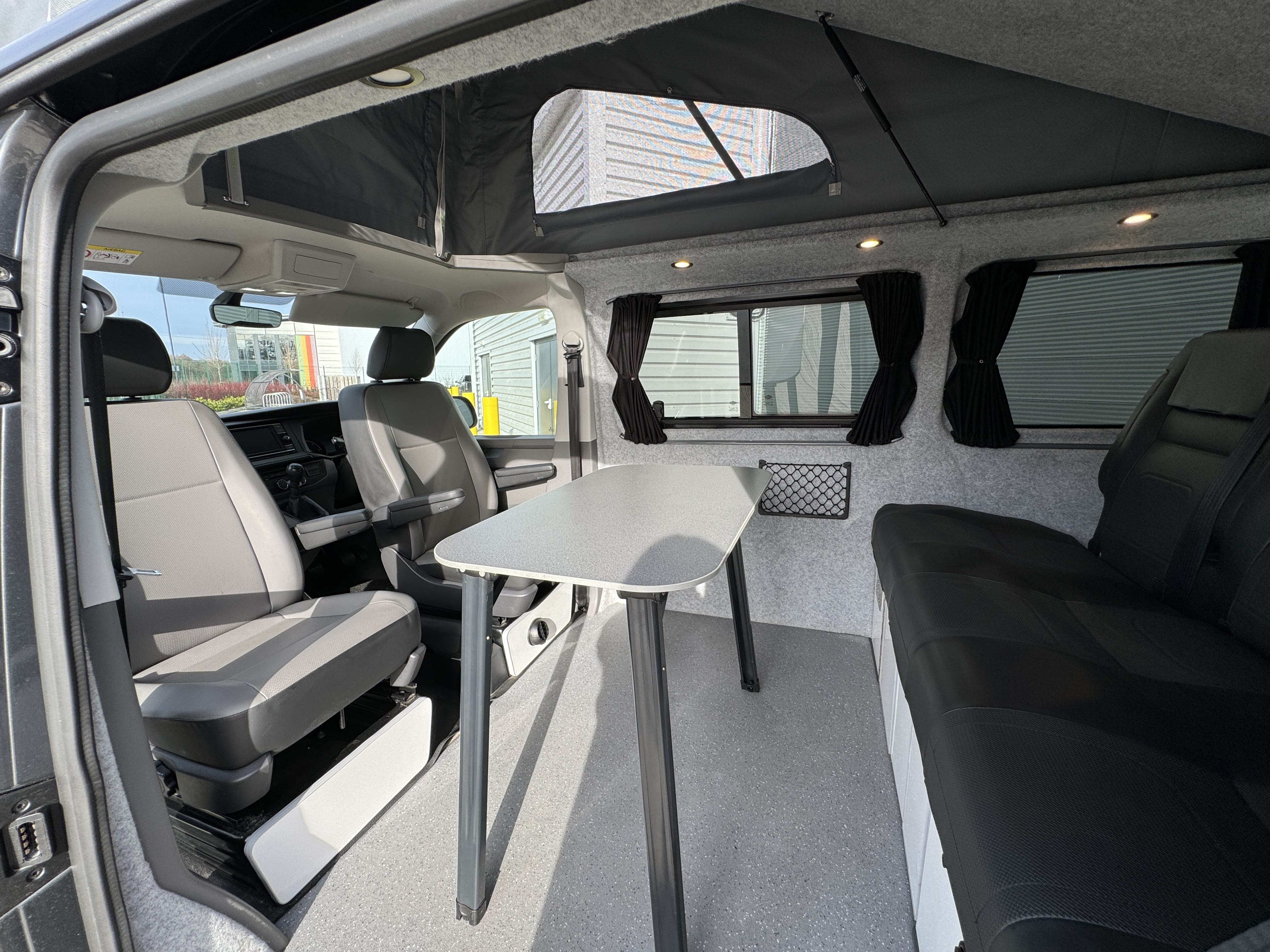 Volkswagen Transporter | 2.0 TDI T28 Manual SWB Euro 6 (150 ps) Day Van