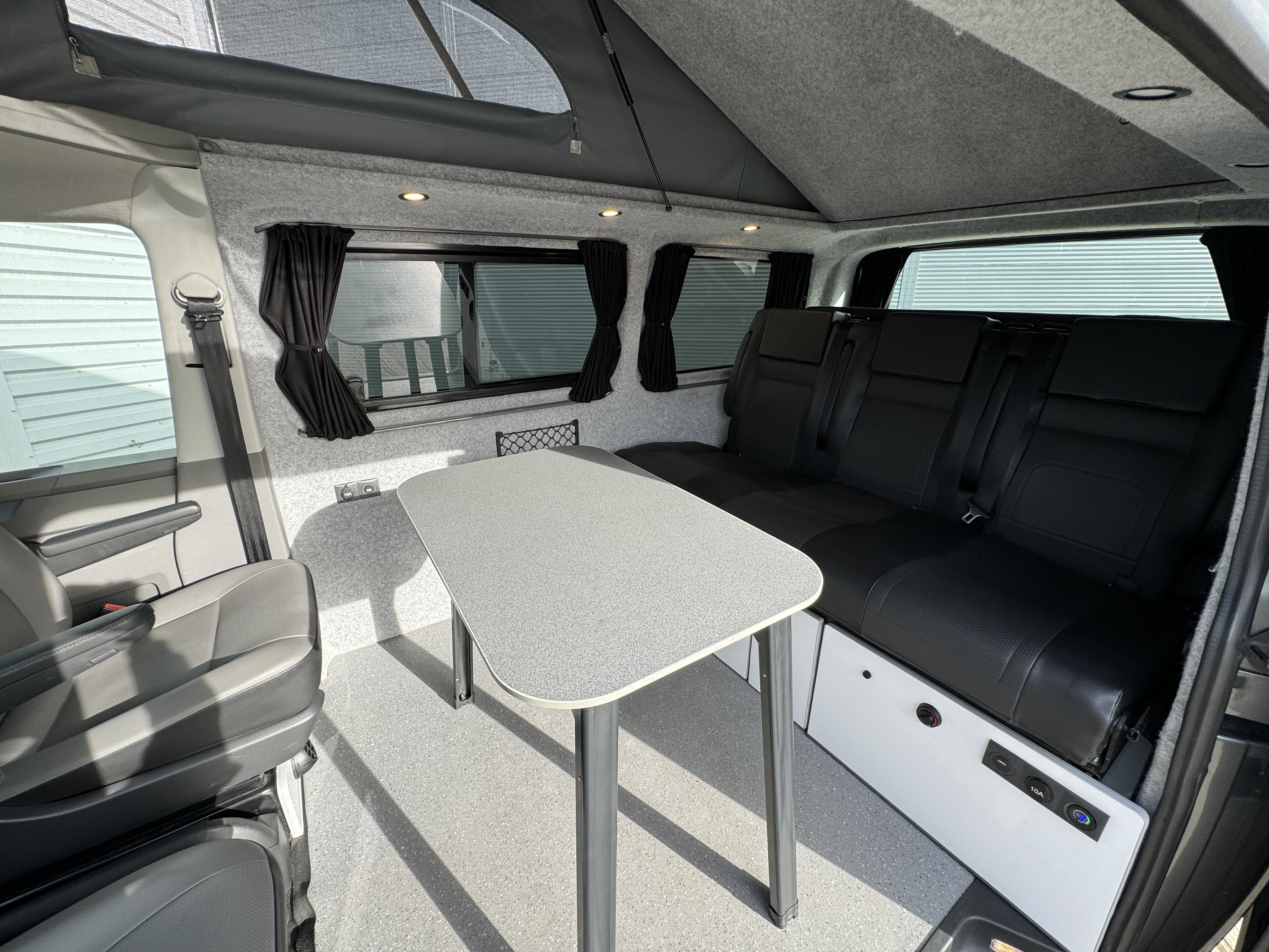 Volkswagen Transporter | 2.0 TDI T28 Manual SWB Euro 6 (150 ps) Day Van