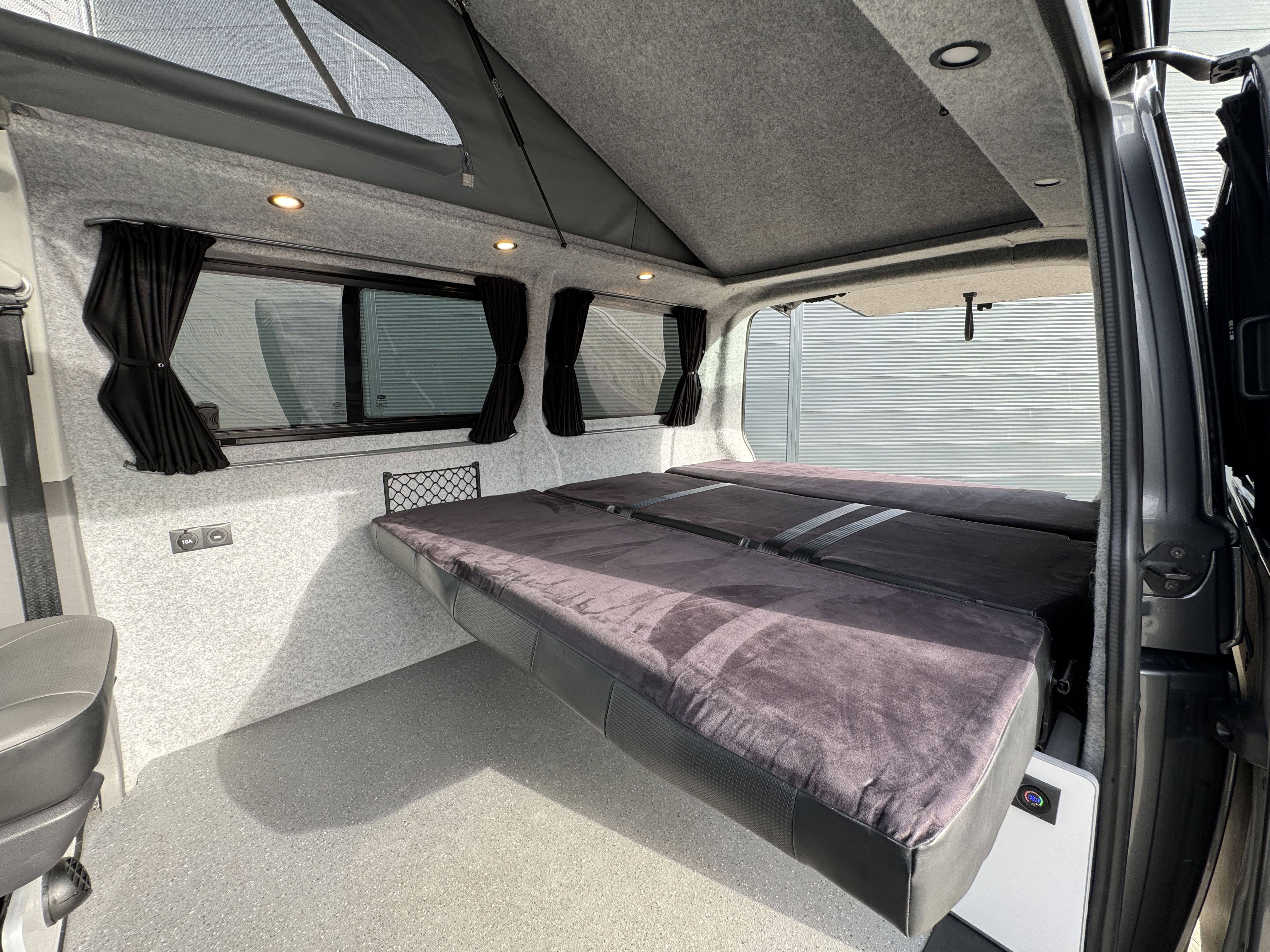 Volkswagen Transporter | 2.0 TDI T28 Manual SWB Euro 6 (150 ps) Day Van