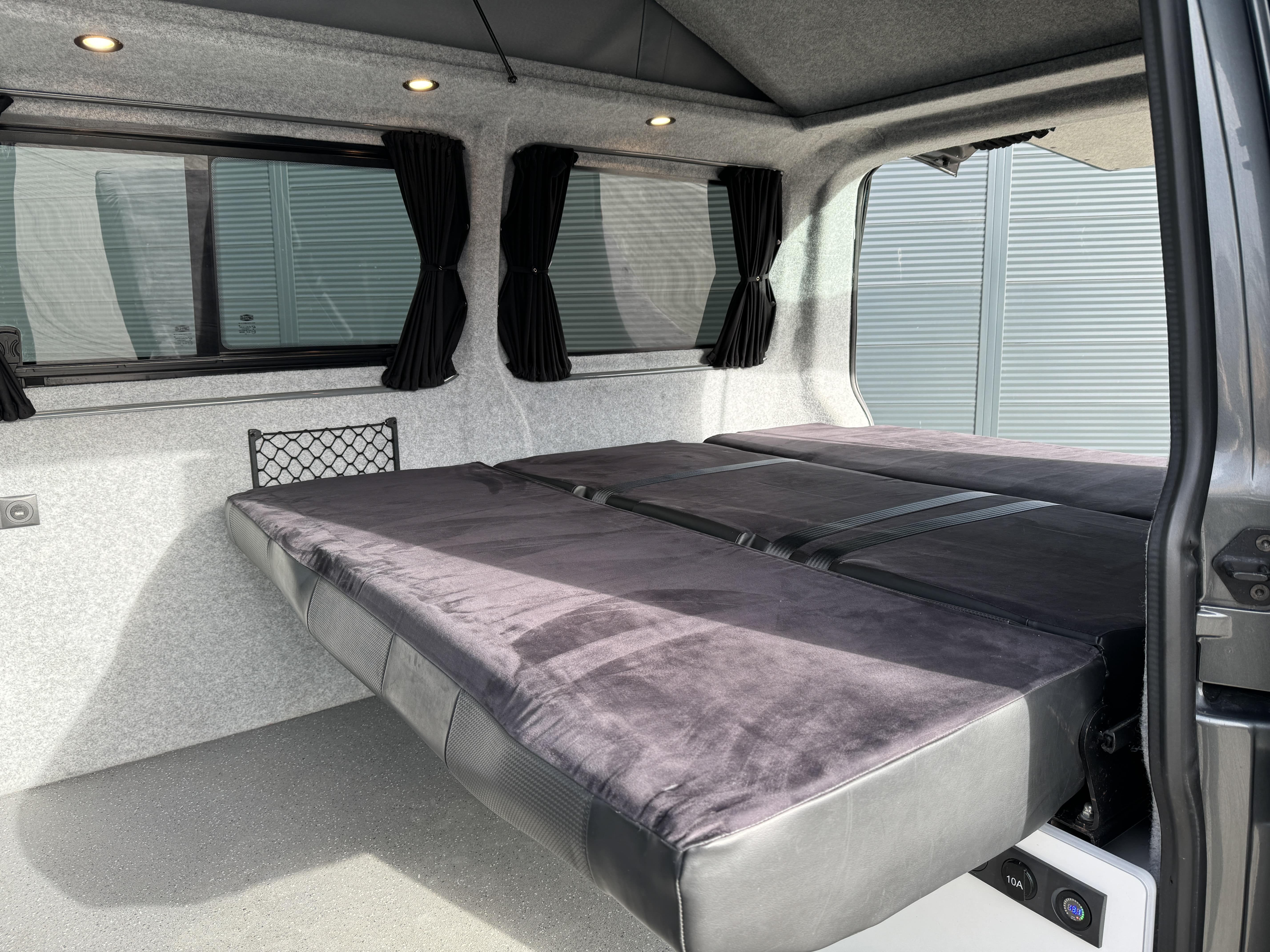 Volkswagen Transporter | 2.0 TDI T28 Manual SWB Euro 6 (150 ps) Day Van