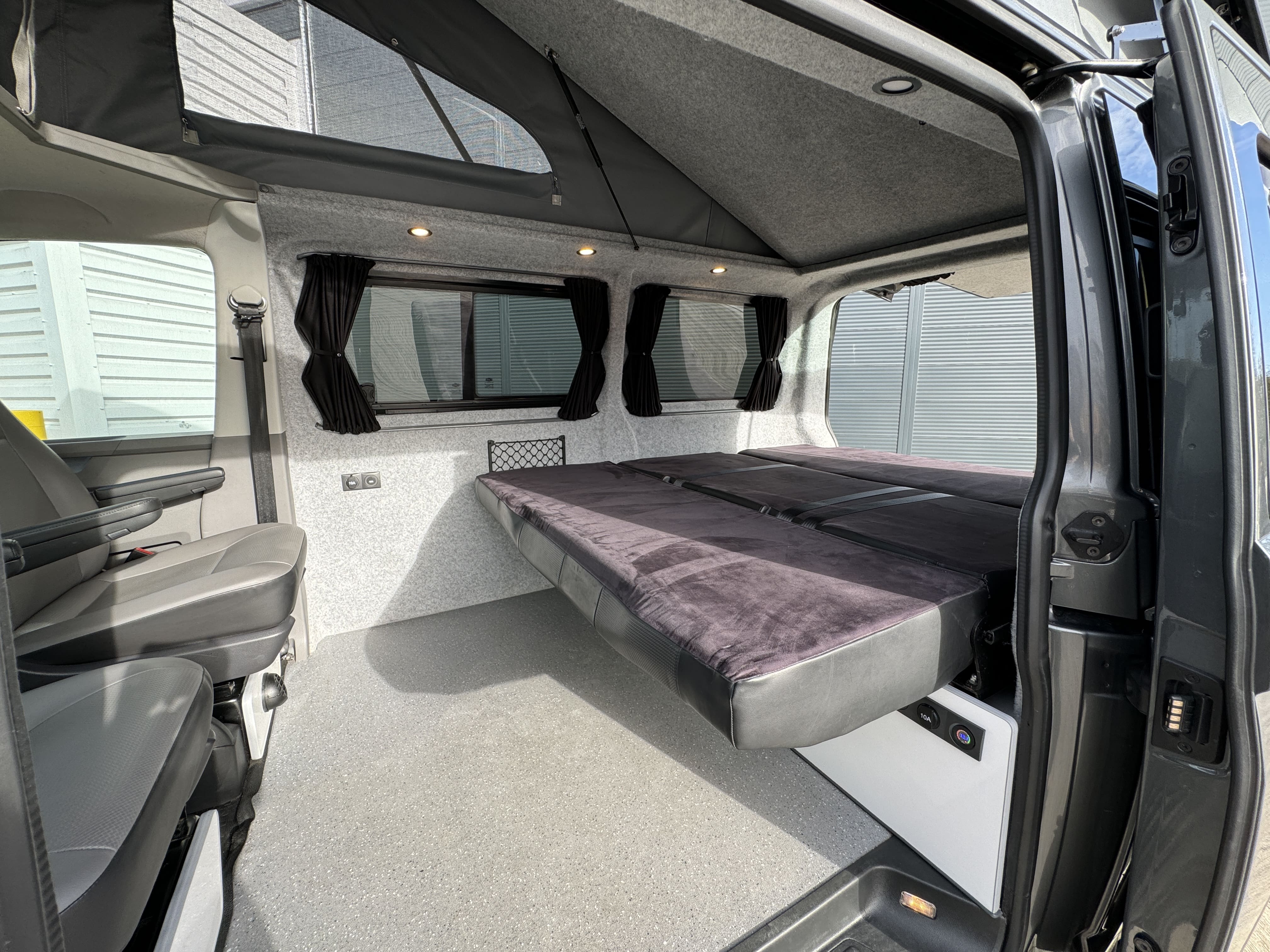 Volkswagen Transporter | 2.0 TDI T28 Manual SWB Euro 6 (150 ps) Day Van