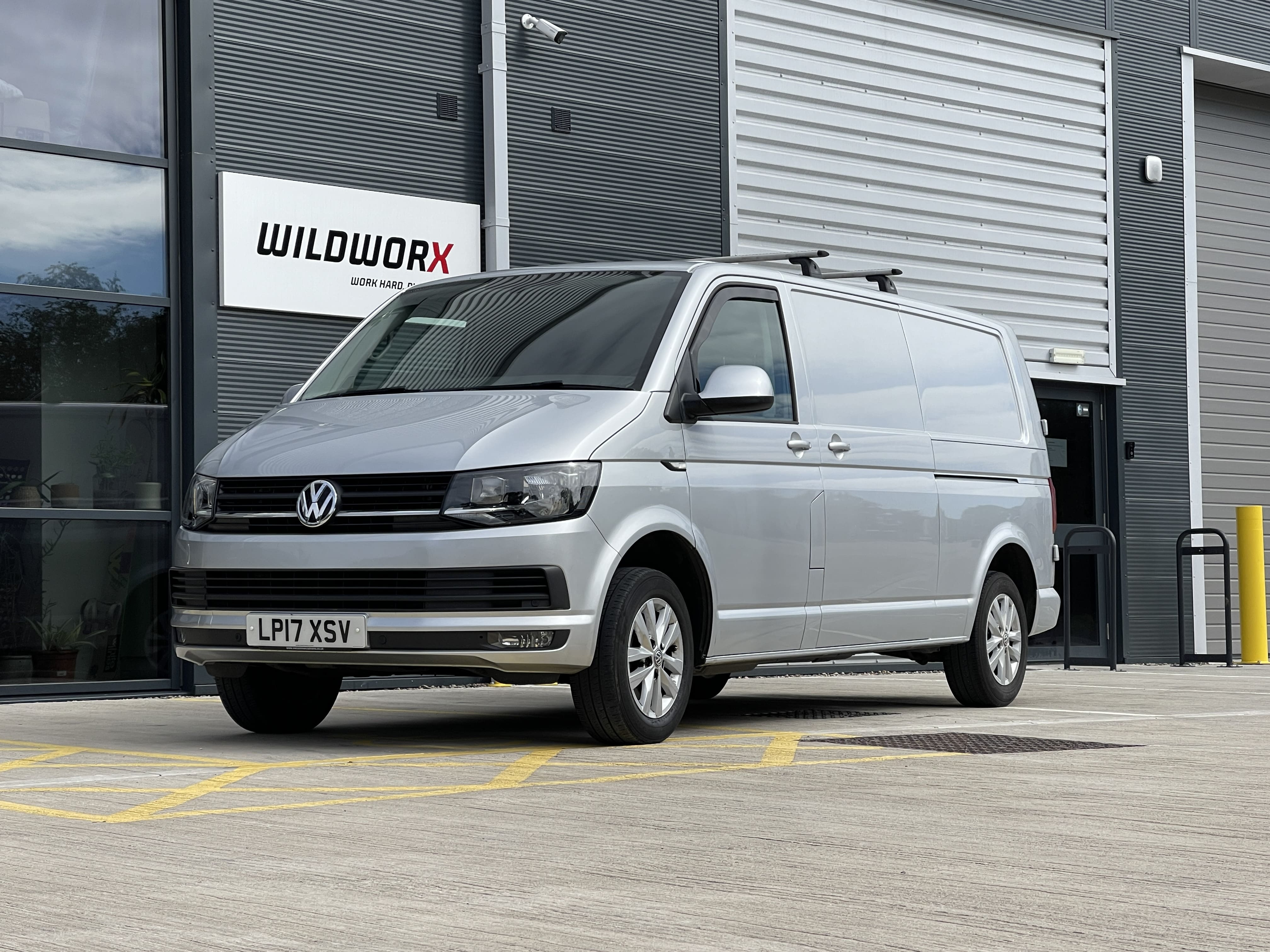 Volkswagen Transporter | 2.0 TDI T30 BlueMotion Tech Highline Panel Van 5dr Diesel Manual FWD LWB Euro 6 (s/s) (102 ps)