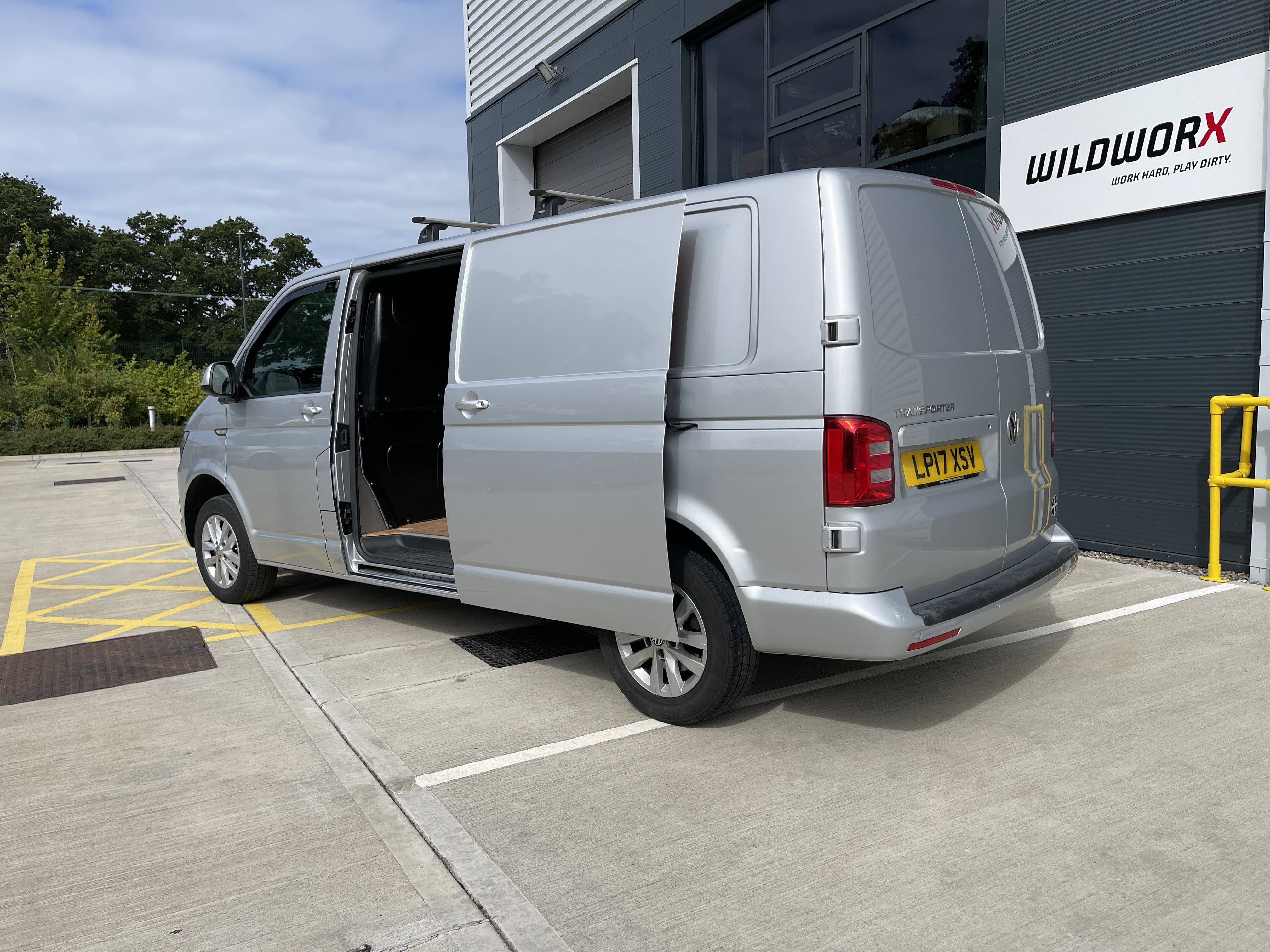 Volkswagen Transporter | 2.0 TDI T30 BlueMotion Tech Highline Panel Van 5dr Diesel Manual FWD LWB Euro 6 (s/s) (102 ps)