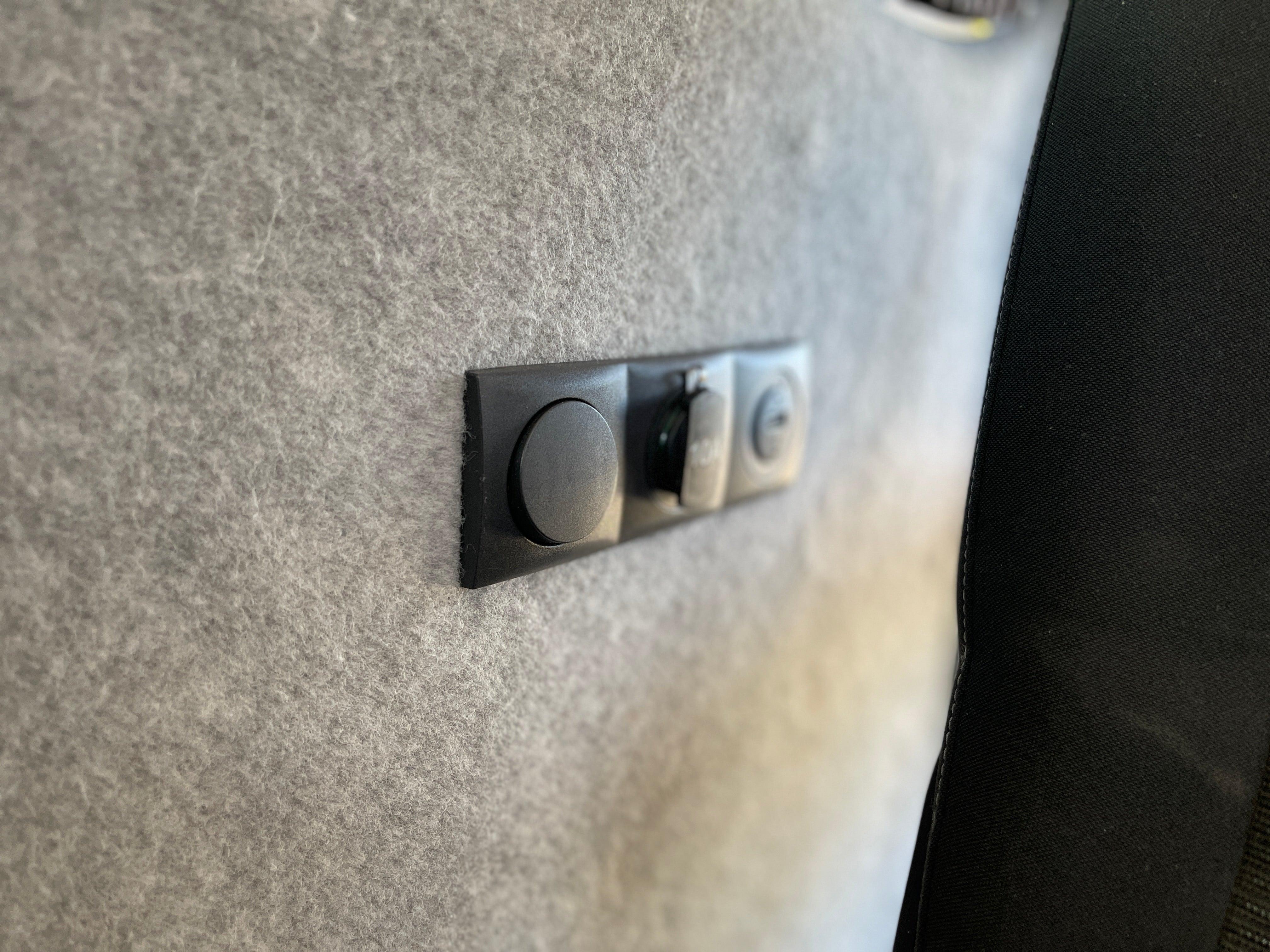 Volkswagen Transporter 2.0TDI (150ps) Kombi - Wildworx - Volkswagen Transporter 2.0TDI (150ps) Kombi