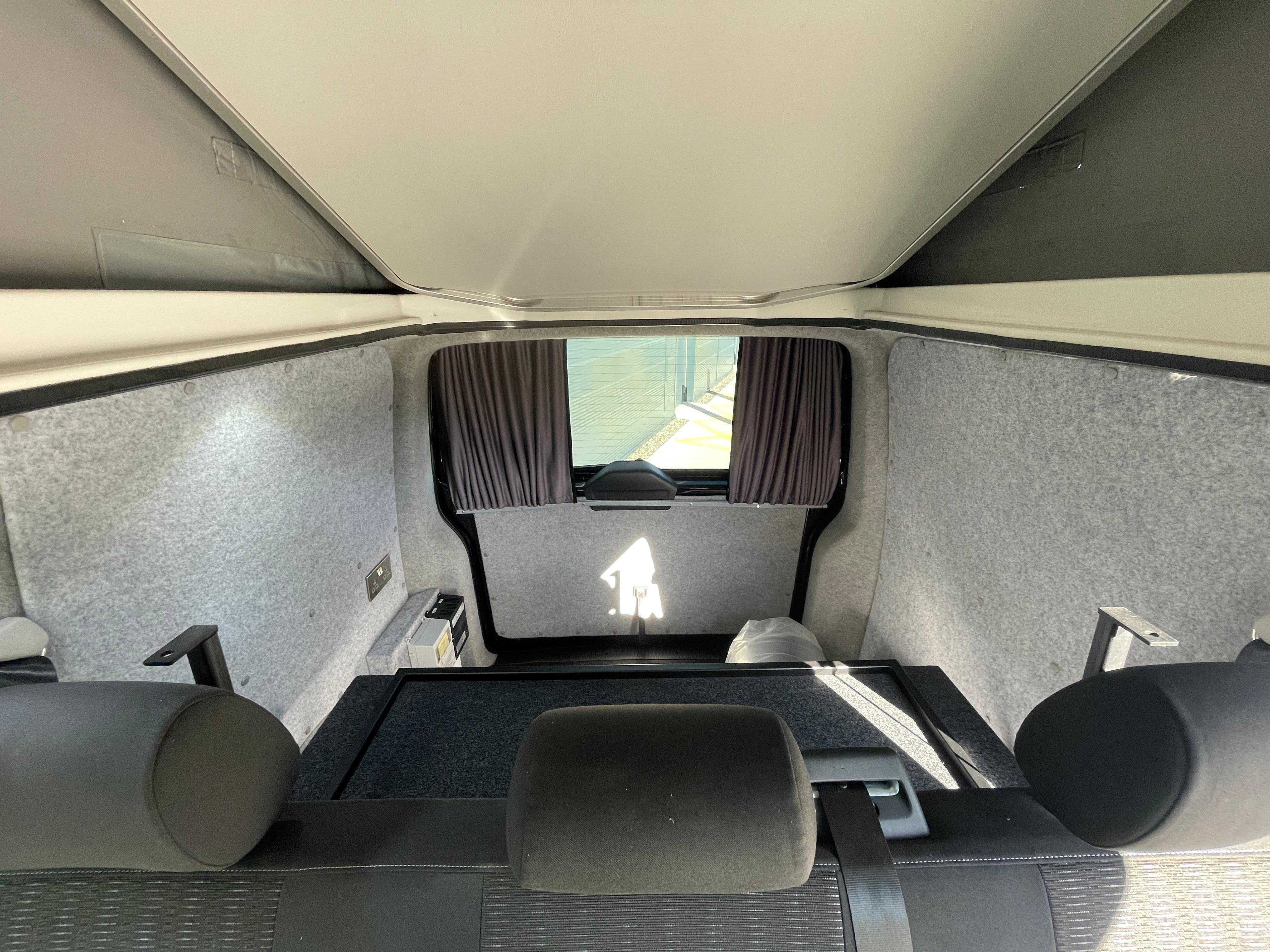 Volkswagen Transporter 2.0TDI (150ps) Kombi - Wildworx - Volkswagen Transporter 2.0TDI (150ps) Kombi